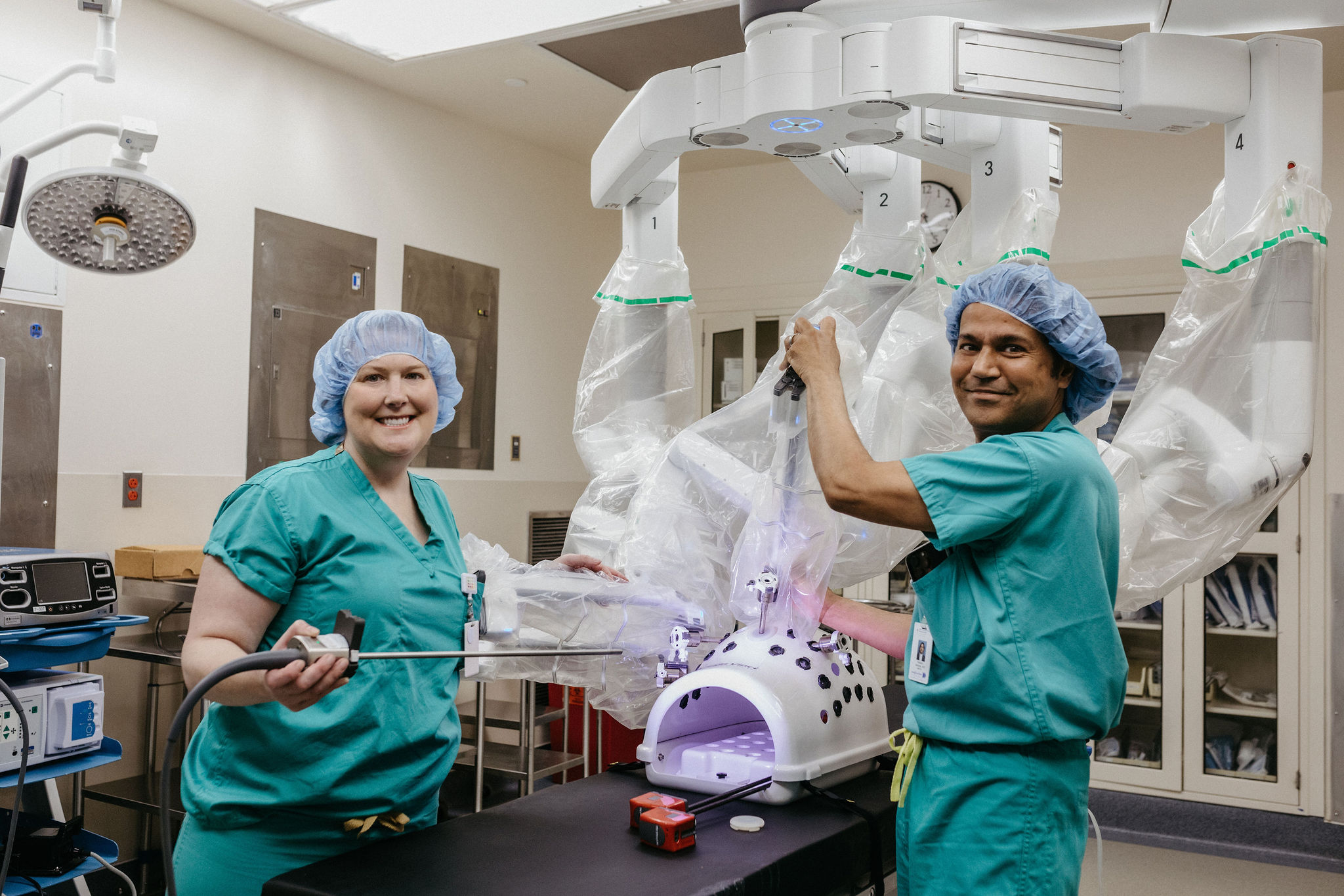 Drs. Virginia McLean and Pankaj Singhal in the operating room